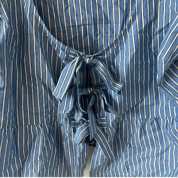 AE Puff Sleeve Tie Front Top - M - Picture 4 of 4